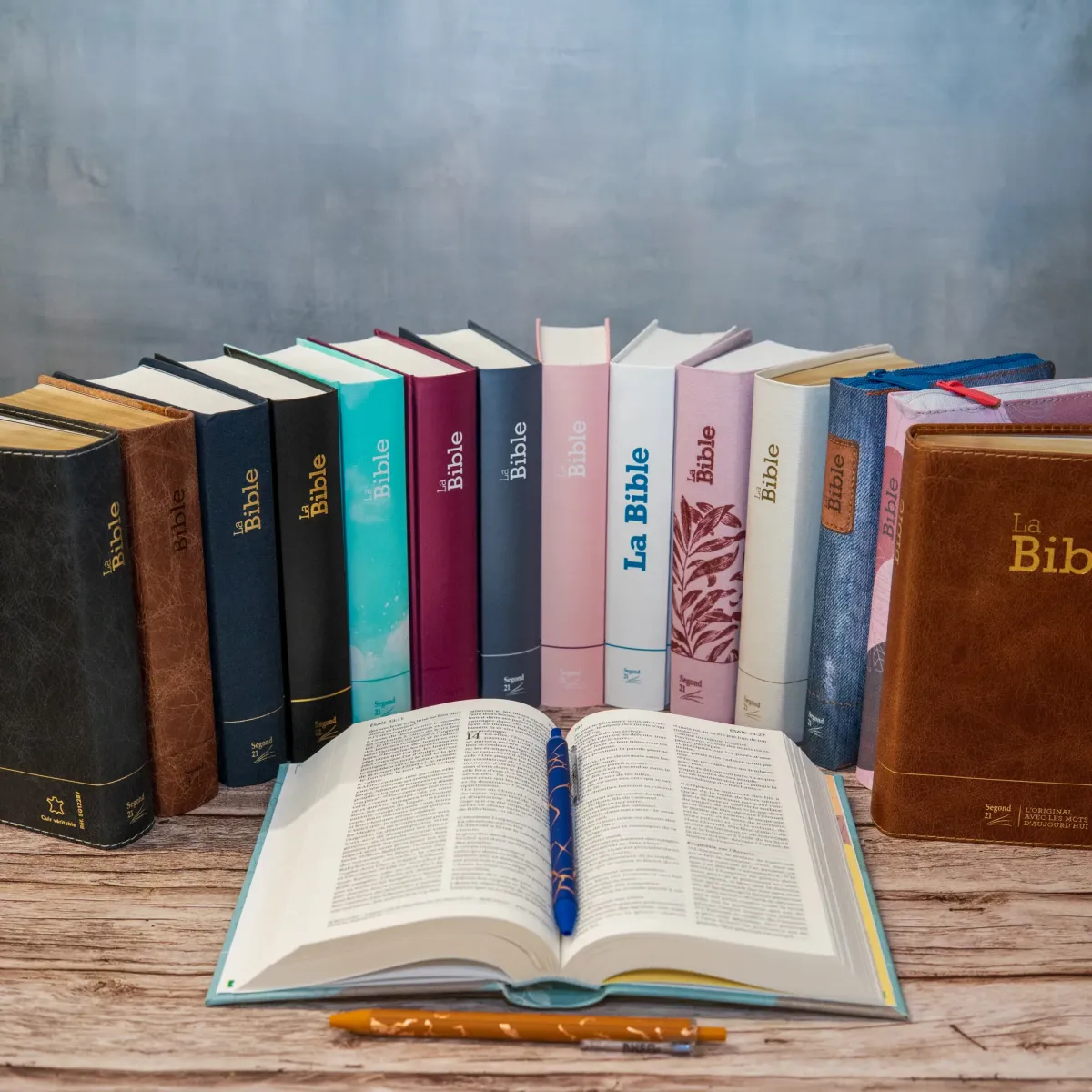 BIBLE SEGOND 21 COMPACTE "PREMIUM STYLE" SOUPLE TOILE BLANCHE NACREE AVEC ONGLETS TRANCHES DOREES
